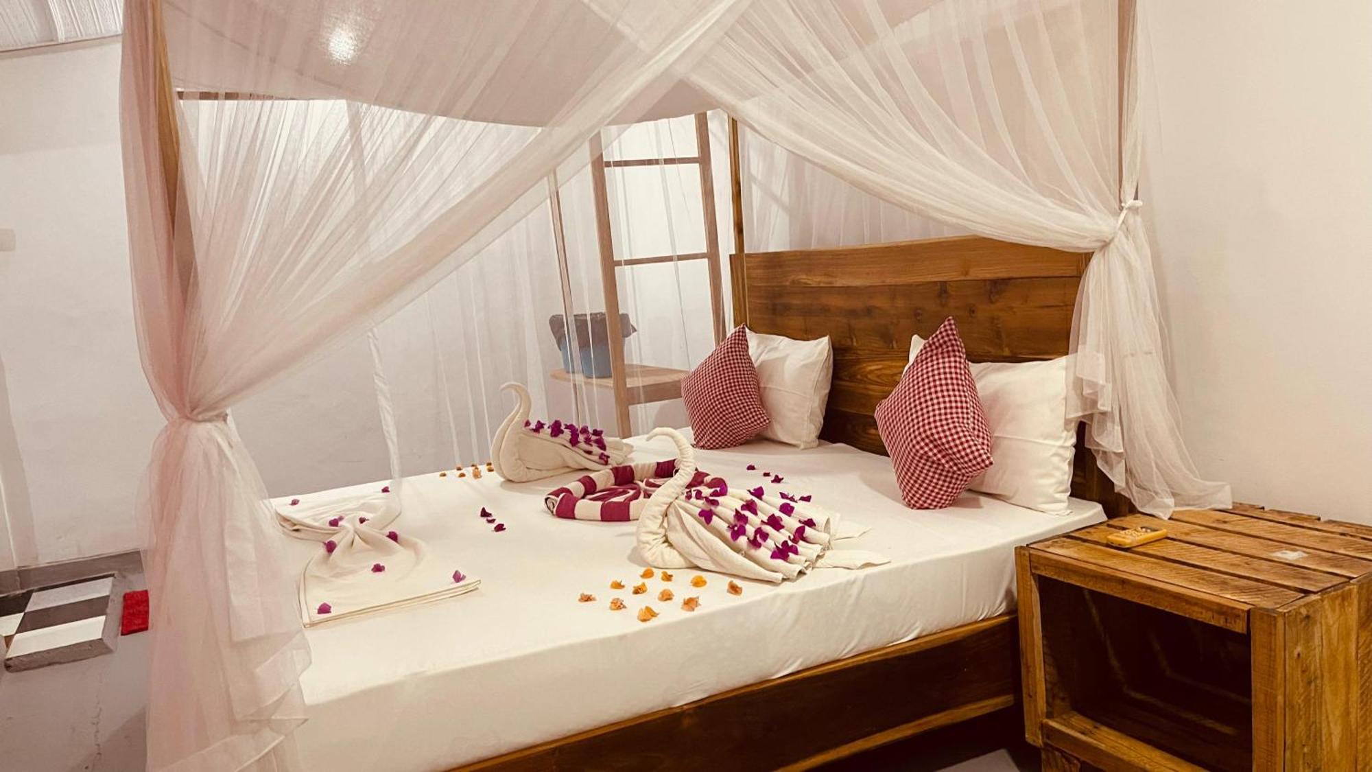 Swiss Kiss Beach Resort Uppuveli Exterior photo
