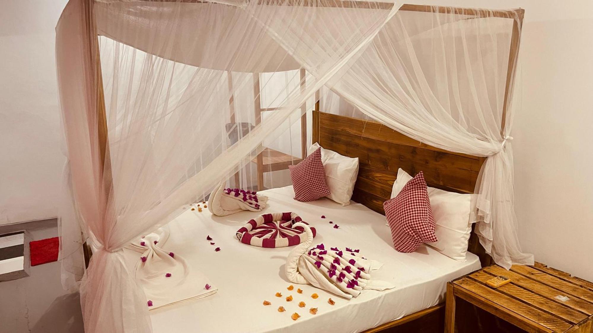 Swiss Kiss Beach Resort Uppuveli Exterior photo