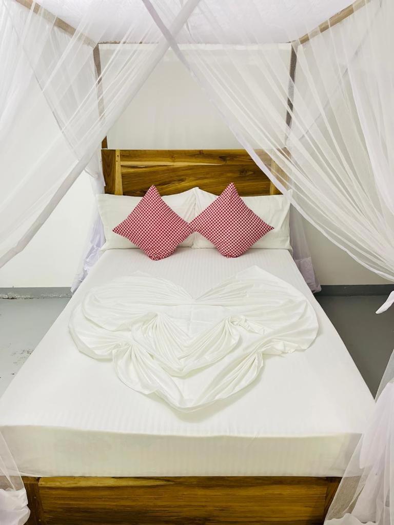 Swiss Kiss Beach Resort Uppuveli Exterior photo